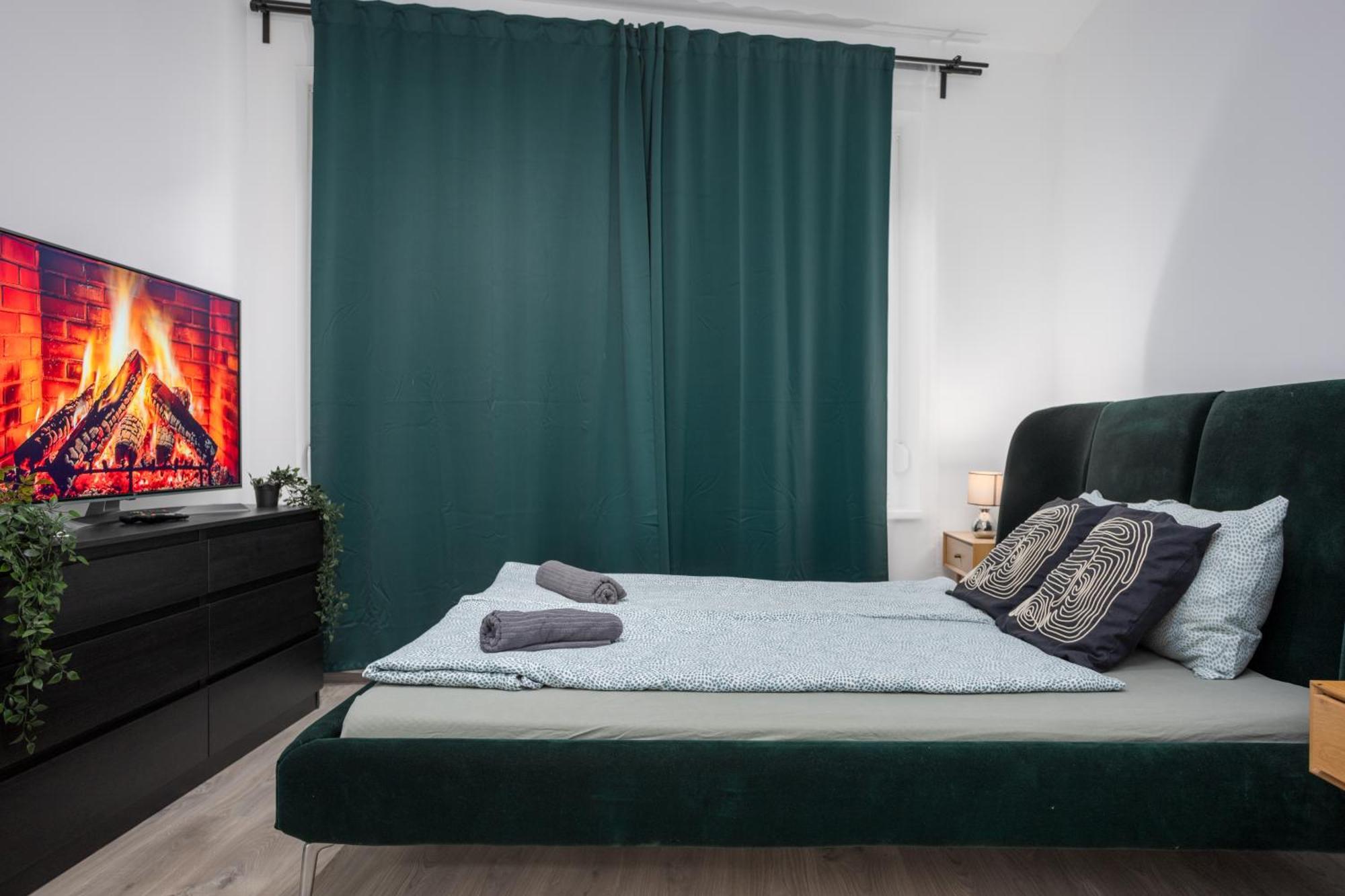 New Tranquil Apartments With Free Parking, Budapest