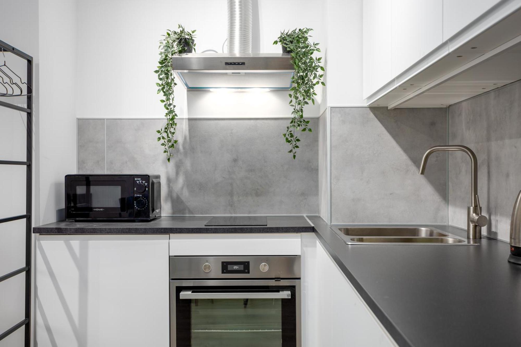 New Tranquil Apartments With Free Parking — Photos 2