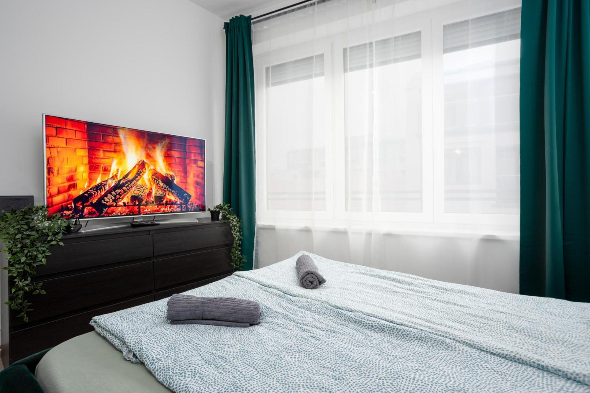 New Tranquil Apartments With Free Parking — Photos 1